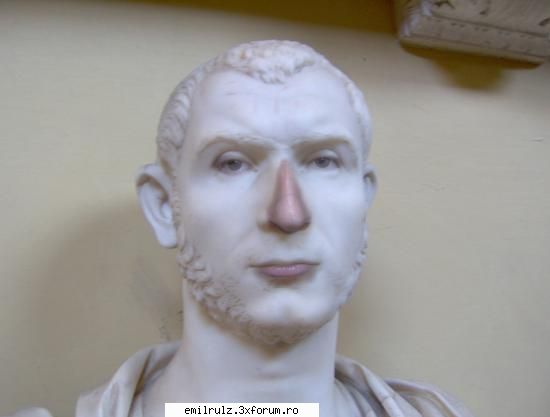 alte poze - ce ziceti de statuia aceasta? - Nimicuri